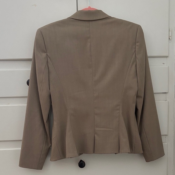 Escada Women's Beige Blazer - Picture 6 of 9